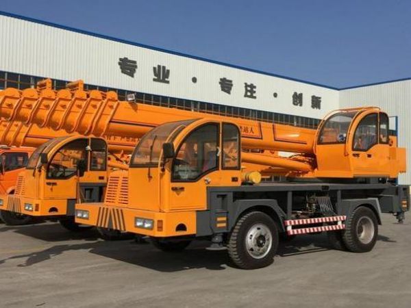 岱岳区吊车出租_小型吊车的维护注意事项